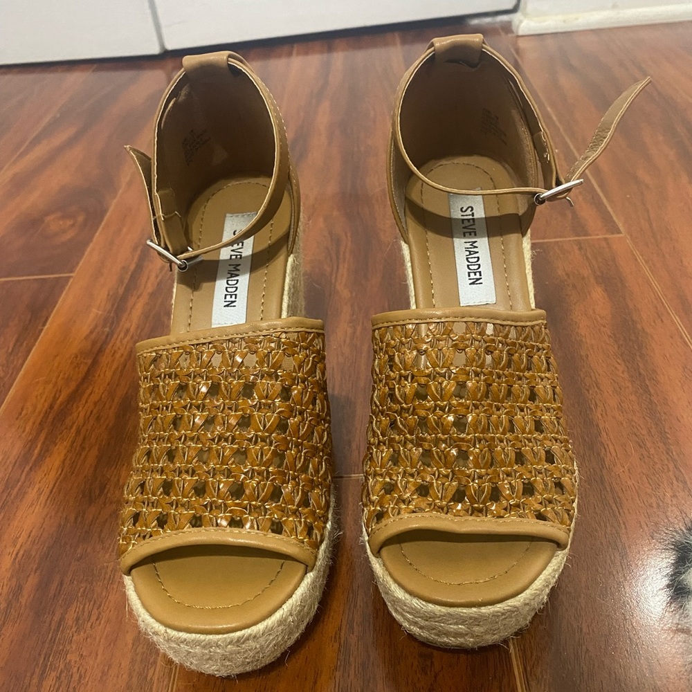 Size 7 Steve Madden wedges